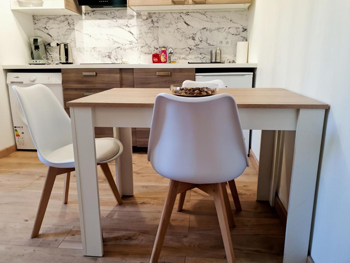 Apartment Cosy Entier, Parking Gratuit Dans La Rue