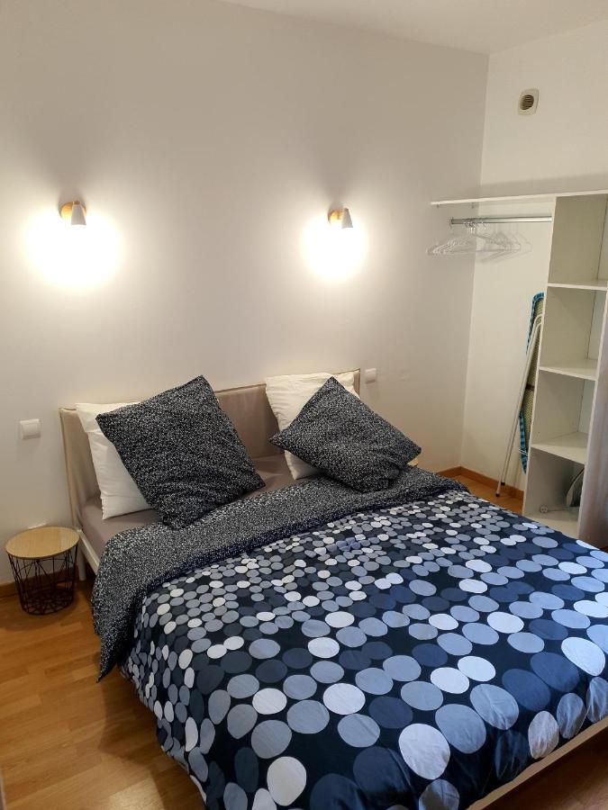 Apartment Cosy Entier, Parking Gratuit Dans La Rue Dijon